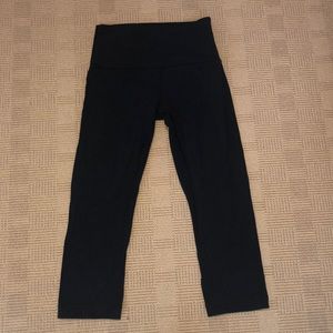 Lululemon black cropped leggings